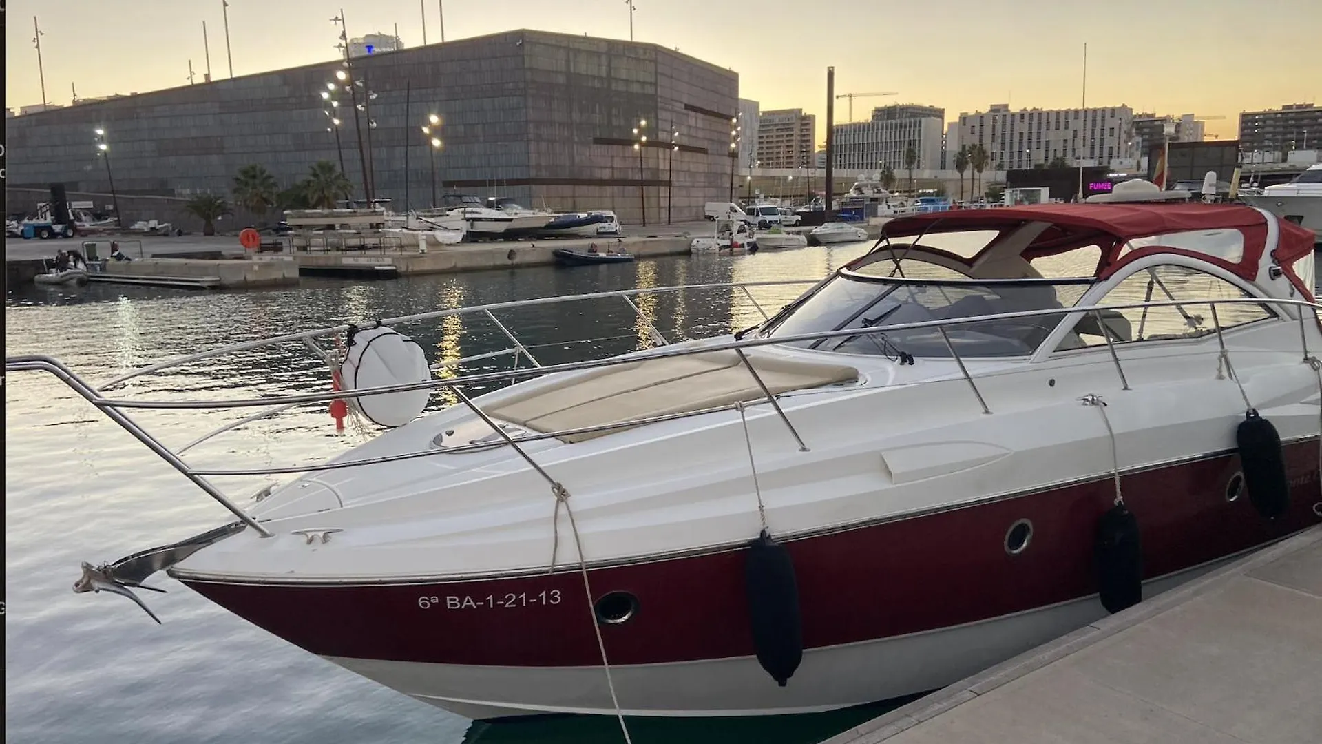 Botel Adisfrutar Del Pura Vida Un Barco Increible Hotel Barcelona